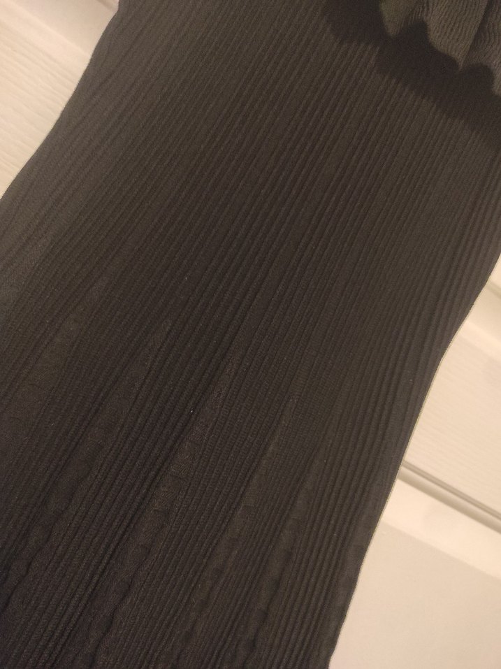 Volanlı Siyah Mini Elbise, Kayık Yaka, Kolsuz - Görsel 3