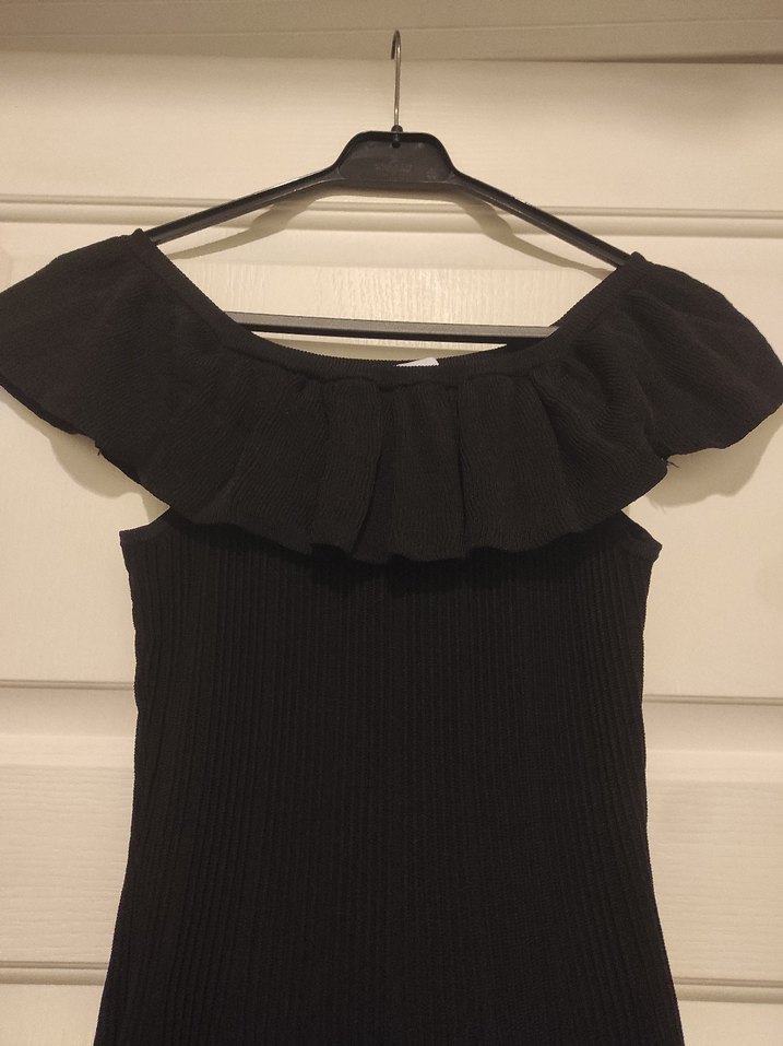 Volanlı Siyah Mini Elbise, Kayık Yaka, Kolsuz - Görsel 2