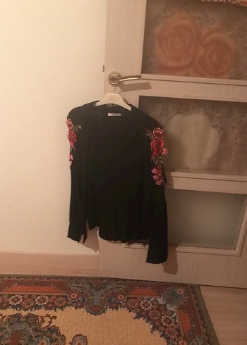 Düğmeli Siyah Çiçek Desenli Uzun Kollu Bluz - Görsel 4