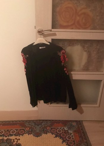 Düğmeli Siyah Çiçek Desenli Uzun Kollu Bluz - Görsel 3