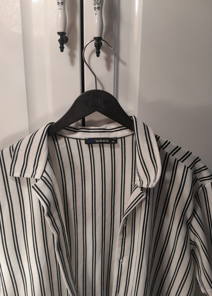 SİYAH BEYAZ GÖMLEK - Görsel 3