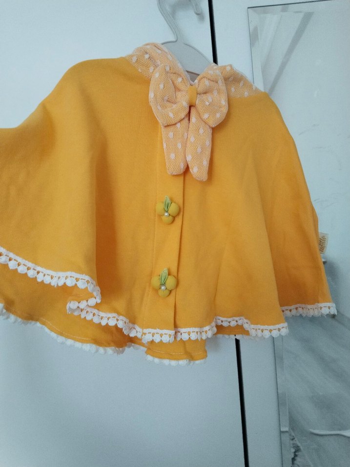 Sarı Düğmeli Kız Çocuk Panço - Görsel 2
