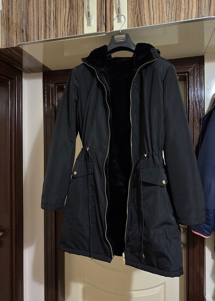 Only Kadın Çift Taraflı Kürklü Siyah Parka - Görsel 4