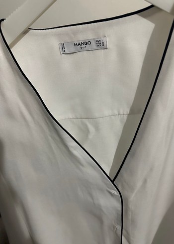 V Yaka Beyaz Düğmeli Kadın Gömlek - Görsel 4