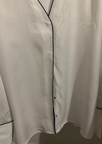 V Yaka Beyaz Düğmeli Kadın Gömlek - Görsel 3
