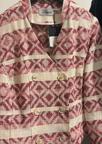 Düğmeli Bordo Nakışlı Kısa Kadın Ceketi etiketli - Görsel 2