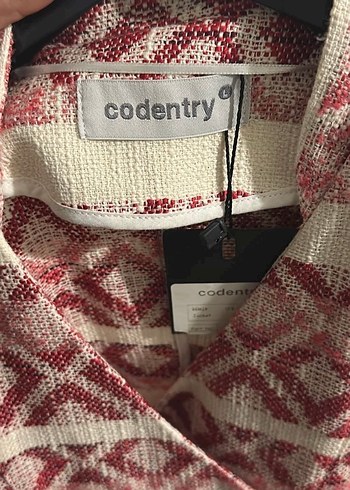 Düğmeli Bordo Nakışlı Kısa Kadın Ceketi etiketli - Görsel 3