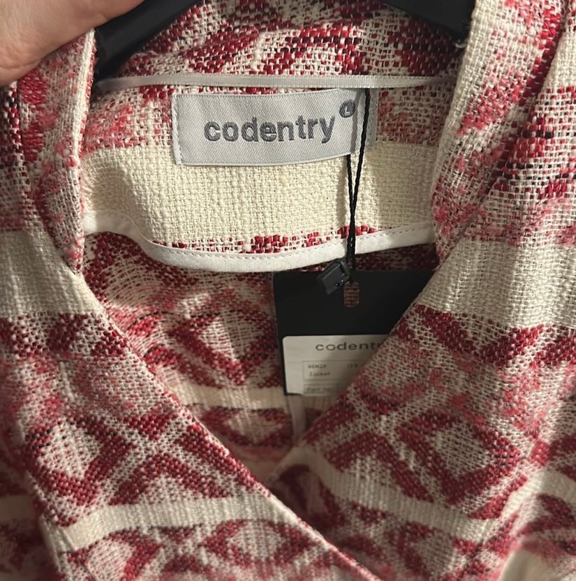 Düğmeli Bordo Nakışlı Kısa Kadın Ceketi etiketli - Görsel 3