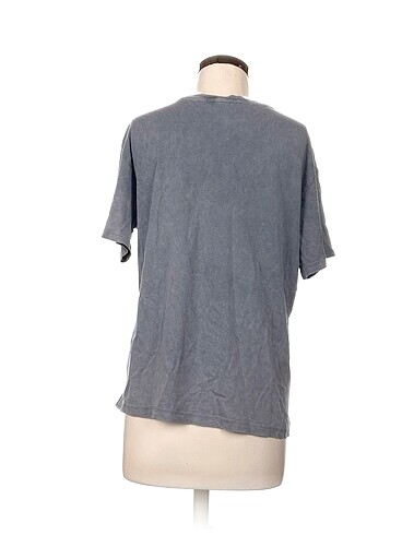 xs Beden Bershka T-shirt %70 İndirimli.
