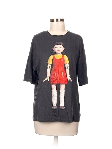 Bershka T-shirt %70 İndirimli.