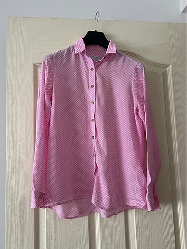 Pembe gömlek