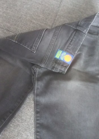 Gri Erkek Çocuk Bol Kesim Denim Şort - Görsel 3