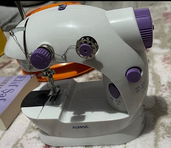 Mini dikiş makinası