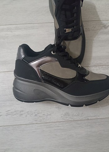 inci Gri Kadın Dolgu Topuk Spor Ayakkabı
