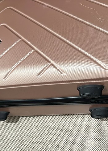 Parlak Fermuarlı Valiz - Görsel 2