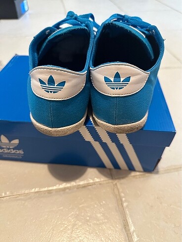 42 Beden mavi Renk Adidas 42 2/3 numara Ayakkabi