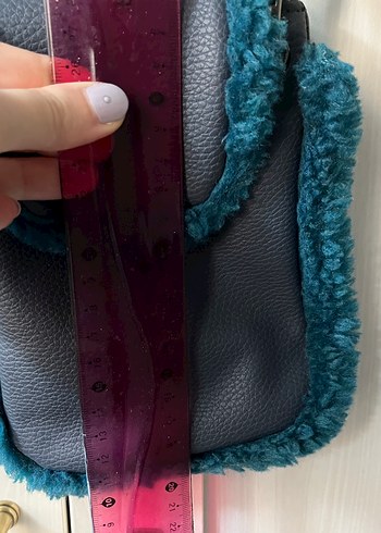  Beden Mavi Peluş Detaylı Kadın Çanta