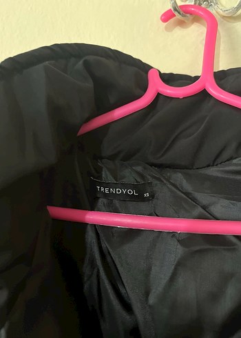 Siyah Düğmeli Kadın Kışlık Mont - Görsel 2