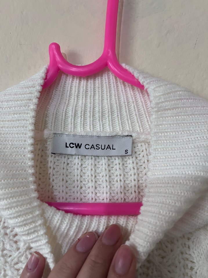 Beyaz Örgü Yüksek Yakalı Kadın Kazak - Görsel 3