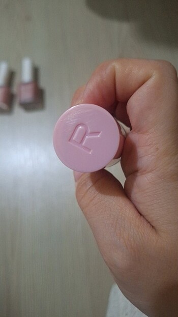 Beden Revolution Shimmer Bomb Gloss