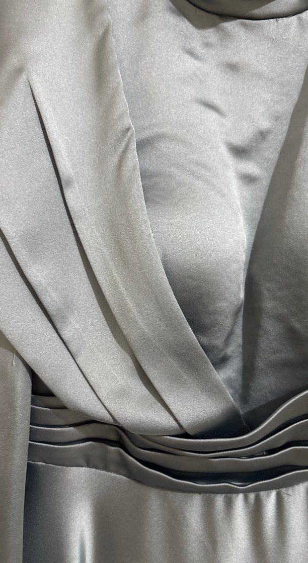 Parlak Altın Renkli Uzun Drapeli Kadın Abiye Elbise - Görsel 3