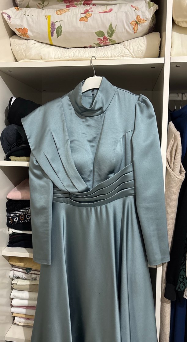 Parlak Altın Renkli Uzun Drapeli Kadın Abiye Elbise - Görsel 2