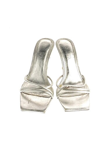40 Beden Zara Stiletto %70 İndirimli.