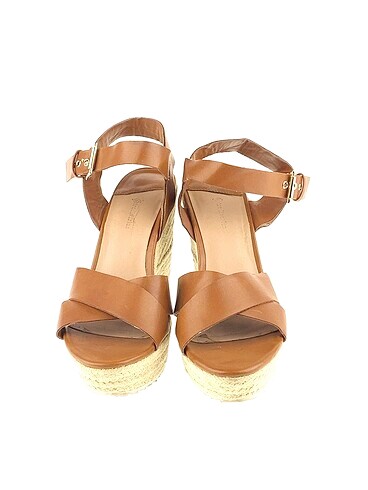 40 Beden Stradivarius Dolgu Topuk %70 İndirimli.