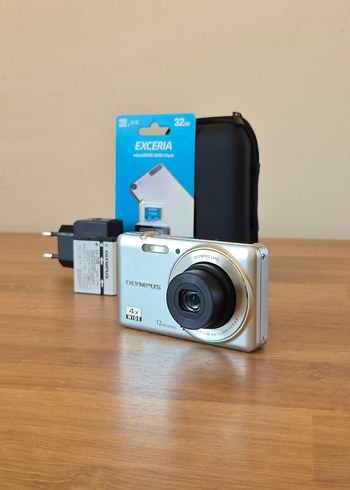 Olympus D700 Dijital Fotoğraf Makinesi