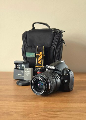 Nikon D3000 Body + 18-55 mm Lens