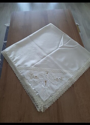 Beden Saten sehpa& masa örtüsü (104×98cm.)