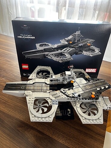 Diğer LEGO Marvel 76295 The Avengers helikoptaşır