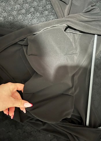 Uzun Kollu Siyah V Yaka Uzun Elbise - Görsel 3