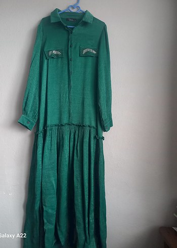 Yeşil Nakışlı Uzun Kemerli Keten Elbise - Görsel 4