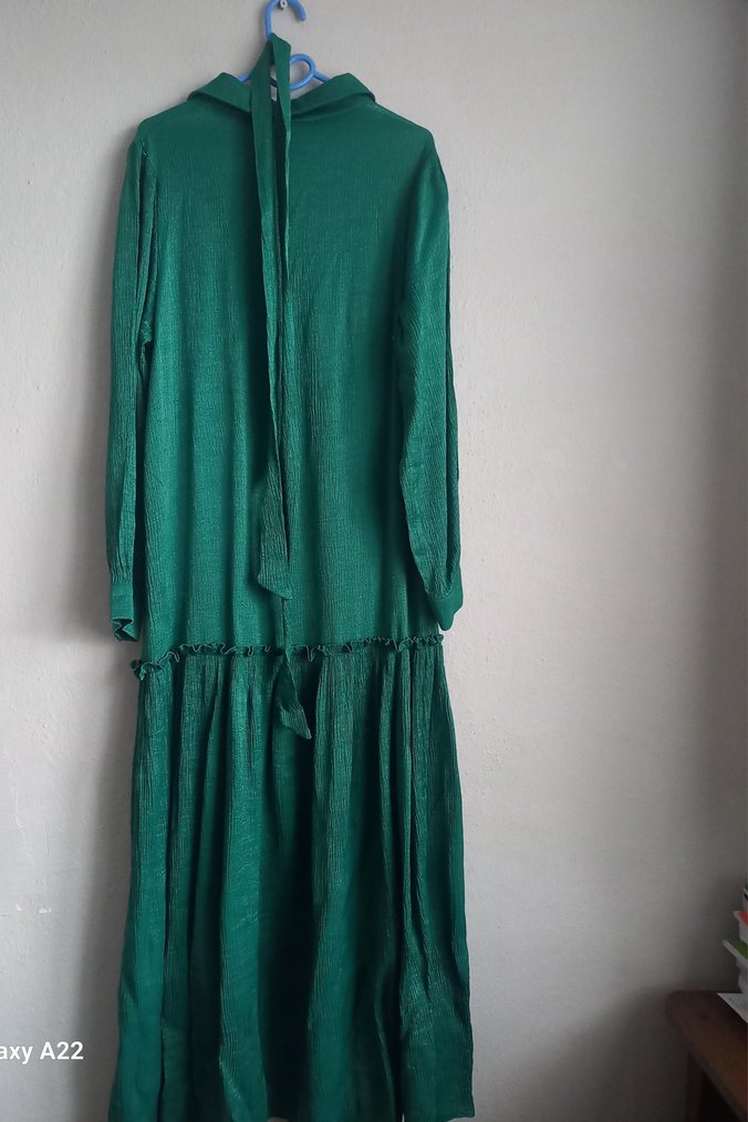 Yeşil Nakışlı Uzun Kemerli Keten Elbise - Görsel 3