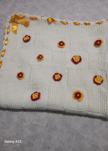 Nakışlı Renkli Beyaz Örgü Bebek Battaniyesi - Görsel 4