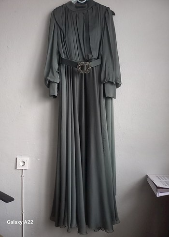 Gri Uzun Kemerli Kadın Abiye Elbise - Görsel 5