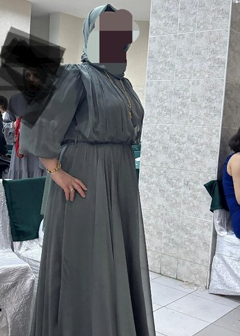 Gri Uzun Kemerli Kadın Abiye Elbise - Görsel 13