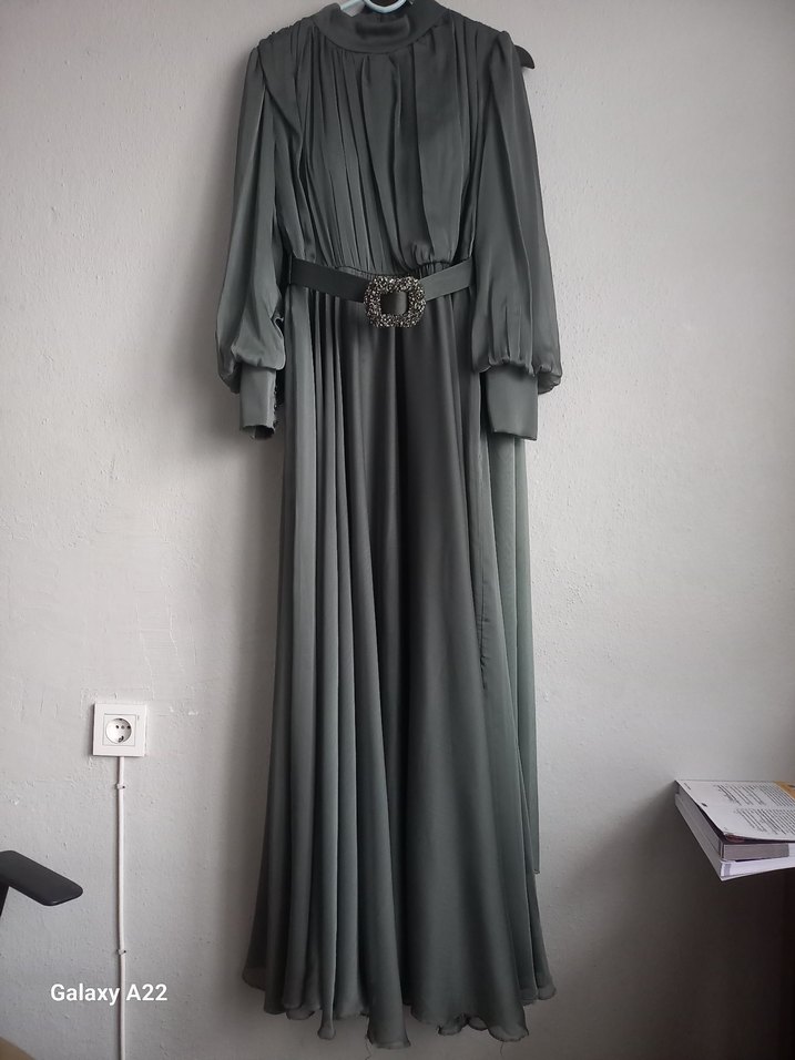 Gri Uzun Kemerli Kadın Abiye Elbise - Görsel 5