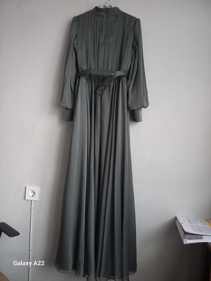 Gri Uzun Kemerli Kadın Abiye Elbise - Görsel 4