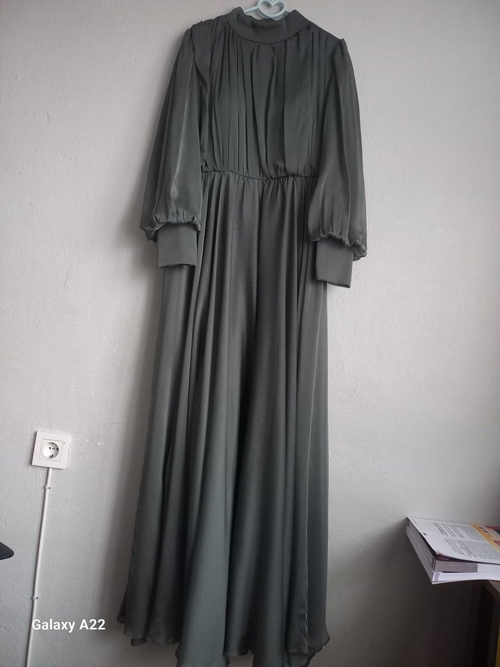 Gri Uzun Kemerli Kadın Abiye Elbise - Görsel 2