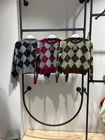 Massimo dut di etiketli baklava desen bordo kazak