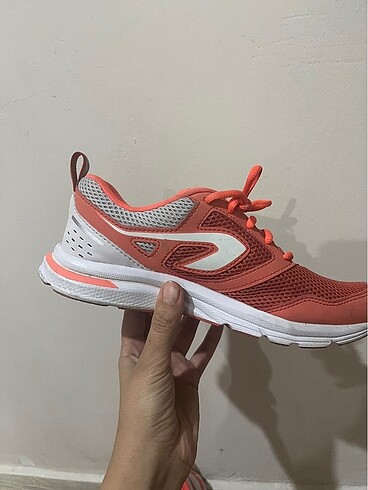 37 Beden turuncu Renk Decathlon spor ayakkabı
