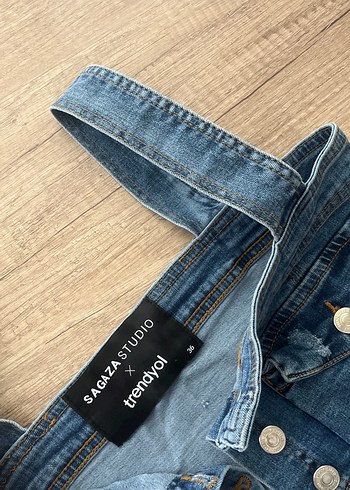 Mavi Mini Düğmeli Straplez Denim Crop - Görsel 2