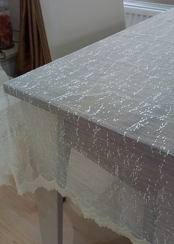 İşlemeli Parlak Beyaz Masa Örtüsü - Görsel 3