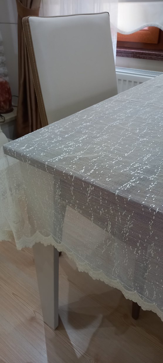 İşlemeli Parlak Beyaz Masa Örtüsü - Görsel 3