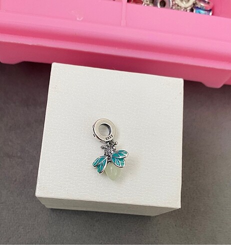 Pandora karanlıkta parlayan ateş böceği charm