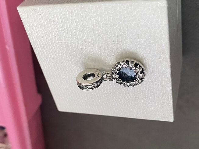 Pandora yıldızlı charm