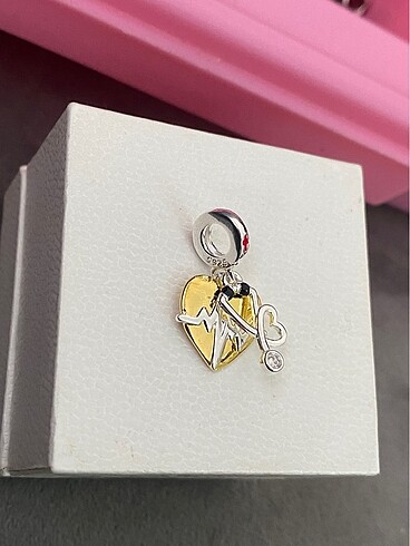 Pandora steteskop charm