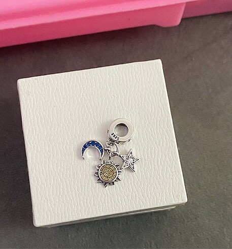 Pandora gökyüzü üçlü charm